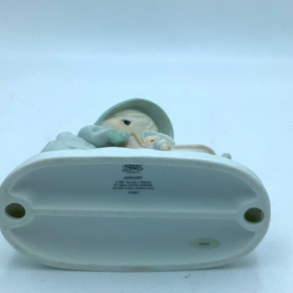 1987 Precious Moments “January” Figurine - Picture 14 of 15